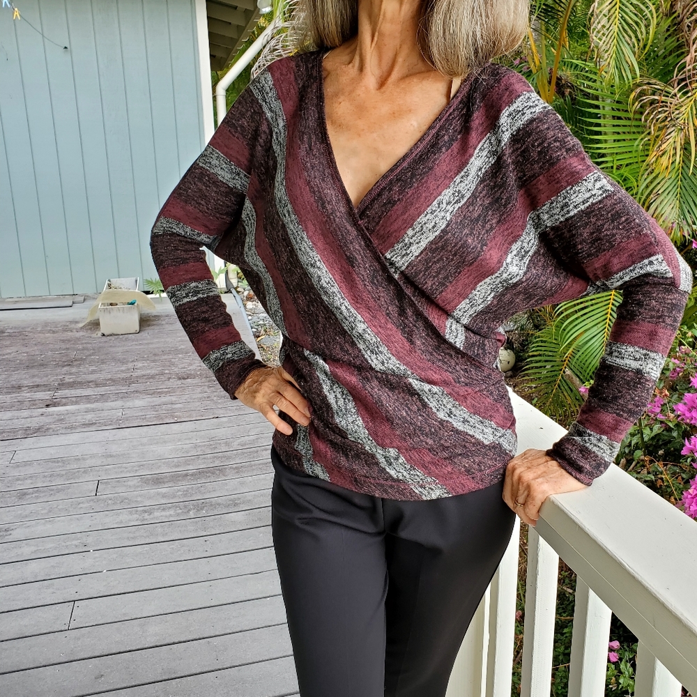 Woman's Medium long-sleeve shirt,soft & comfy. Excellent Condition.